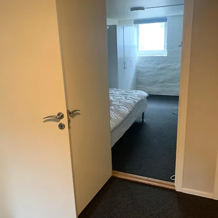 Central Studio Apt 110 *